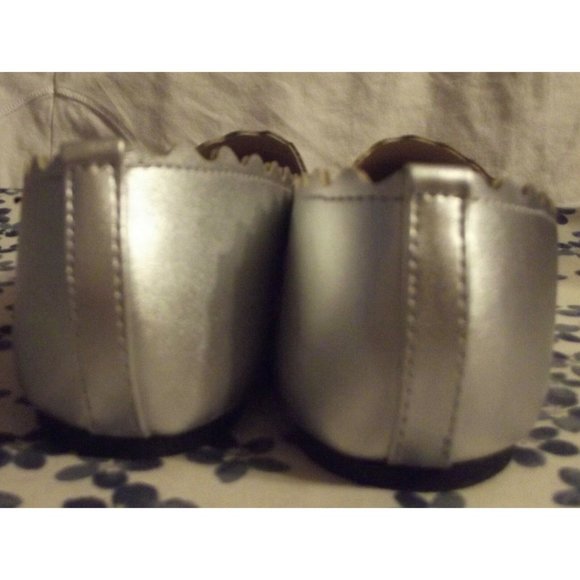 Nicole Miller Shoes 6M Silver Metallic Pointed Toe Parametta Flats 6 rubber heel - Picture 9 of 10